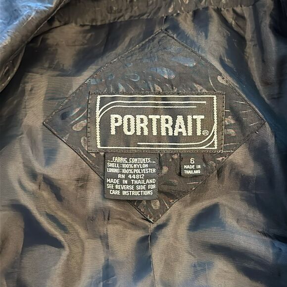 Like new Portrait vintage rain coat - Picture 11 of 11